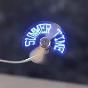 USB ventiliatorius su LED užrašais