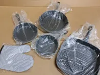 Ketaus keptuvių rinkinys, 4 vnt. + pirštinė