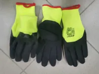 Geltonos pirštinės 10dydis 8por.