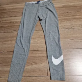 Nike tamprės