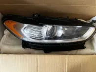 Ford Fusion MK5 (JAV ) dešinysis žibintas.