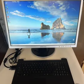 Asus kompiuteris su monitoriumi