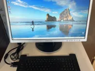 Asus kompiuteris su monitoriumi