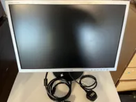 Asus kompiuteris su monitoriumi
