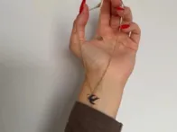 Swarovski grandinėlė su kregždutės kulonu.