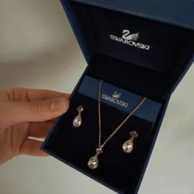 Origianlus Swarovski komplektas. Auskarai ir kaklo