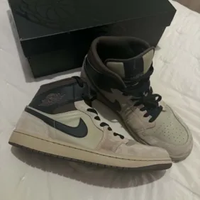 Air Jordan 1 Mid „Khaki Baroque Brown“ 44,5